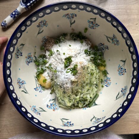 Kopytka na zakwasie z maślakami w kremowym sosie